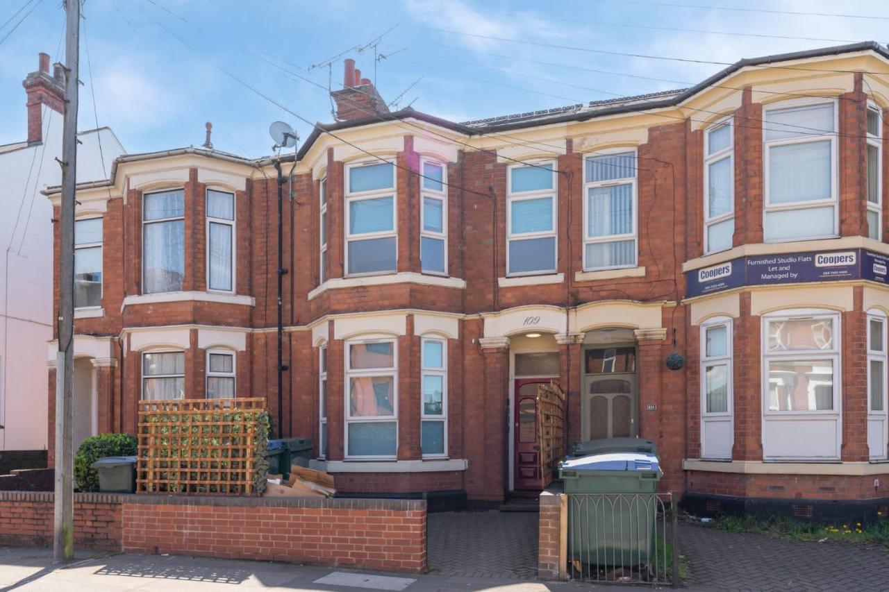 Superb One Bedroom Apartment In Coventry Cv1 *New* Экстерьер фото